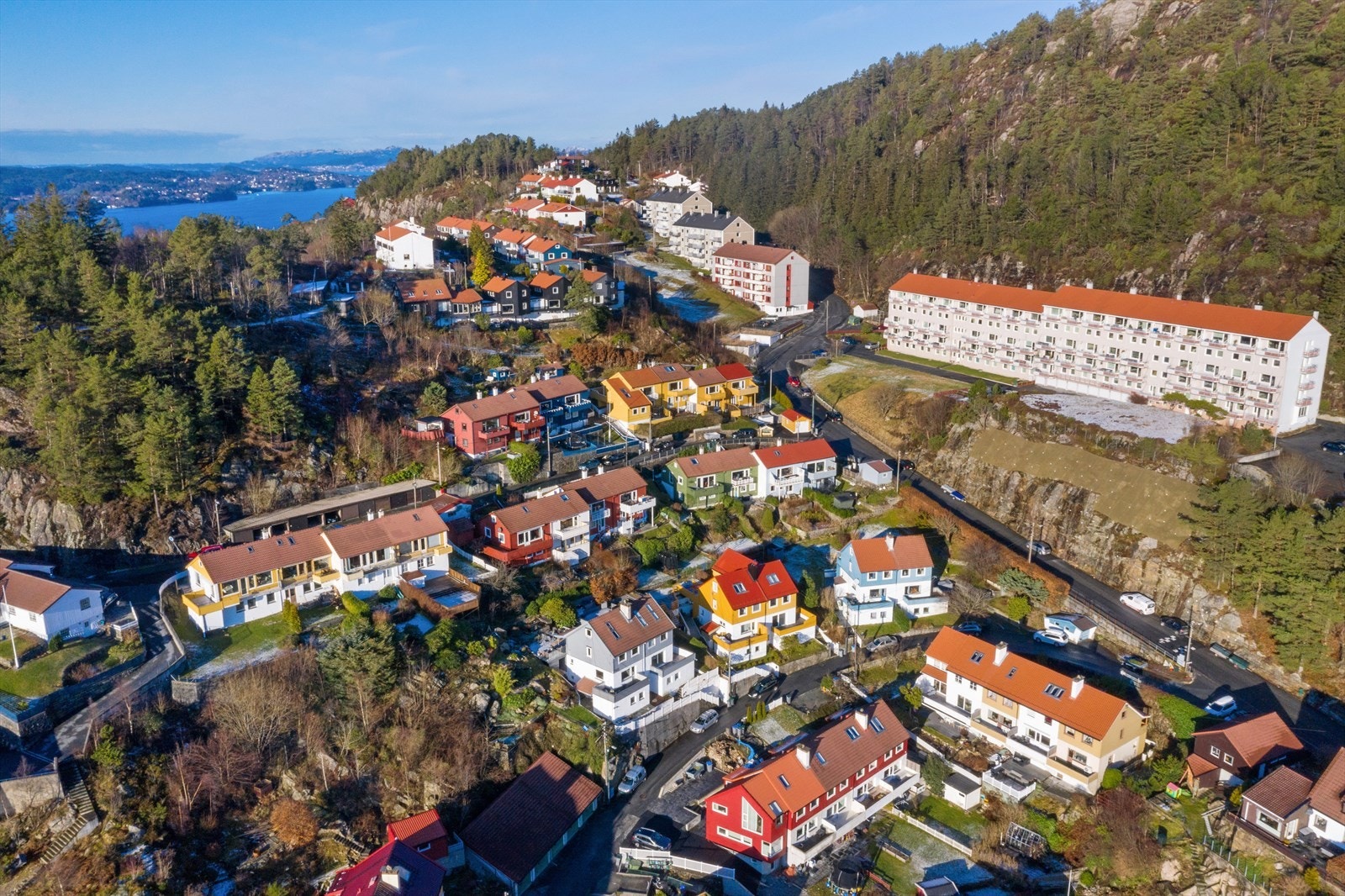 Boligen ligger flott til i et svært attraktivt og barnevennlig område. Galleribilde