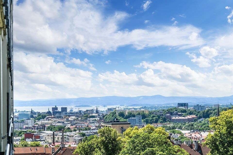 Lekker balkong med fantastisk utsikt over Oslo og Oslofjorden Galleribilde