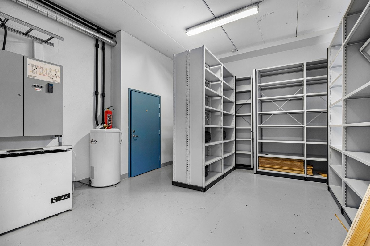 Det medfølger server som dekker hele første og andre etasje. Galleribilde