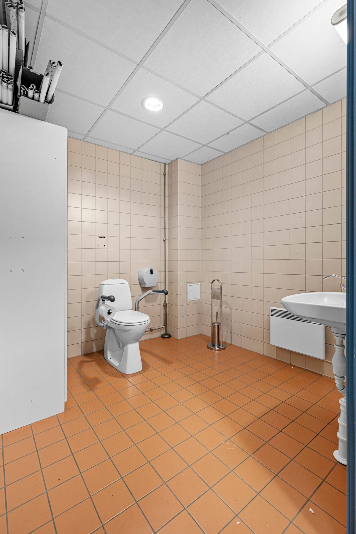 Toalettet i første etasje er tilrettelagt for blant annet rullestol. Galleribilde