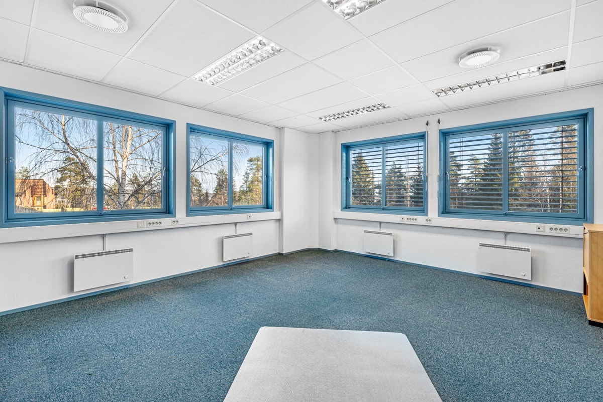 Det er garderobe, wc-rom, kontorer, store møterom med mer i alle etasjer. Galleribilde