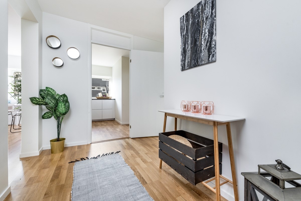 Entreèn, et innbydende rom til å ønske venner og familie velkommen. Galleribilde