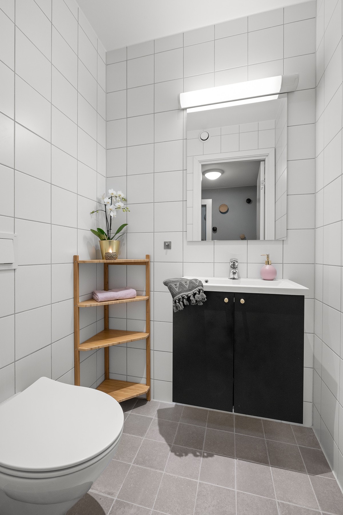 Separat wc i tilknytning til éntre 1.etasje. Galleribilde