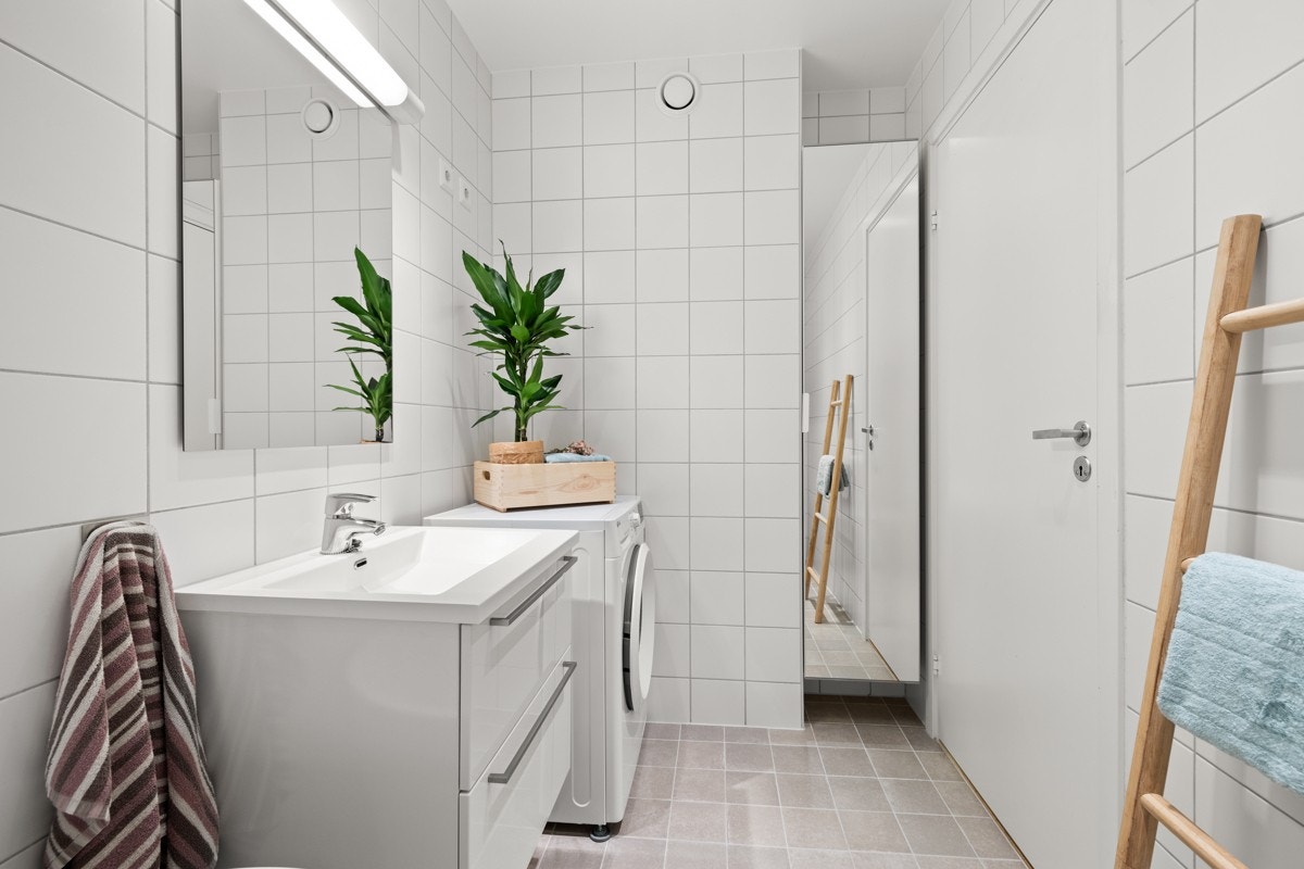 Badet ligger i boligens u.etasje med kort vei til alle soverom. Galleribilde