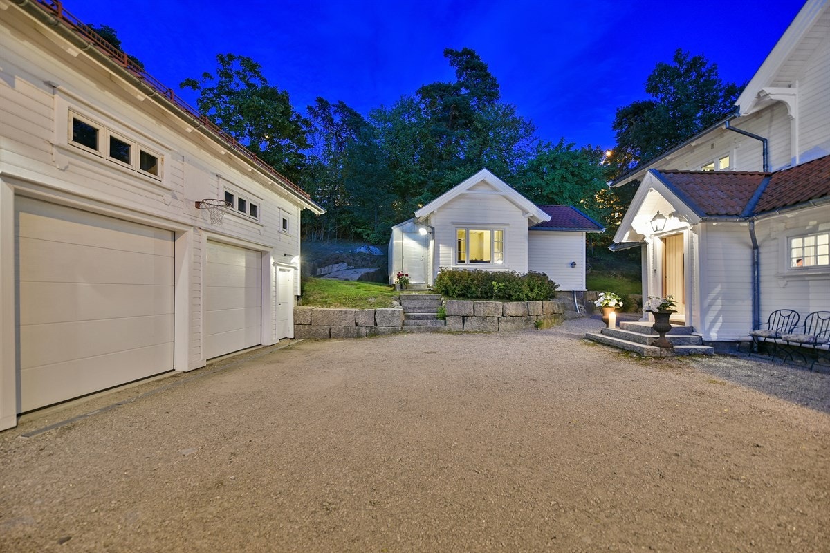 Uthuset øverst er innredet som en egen boenhet og har vært leid ut. Galleribilde