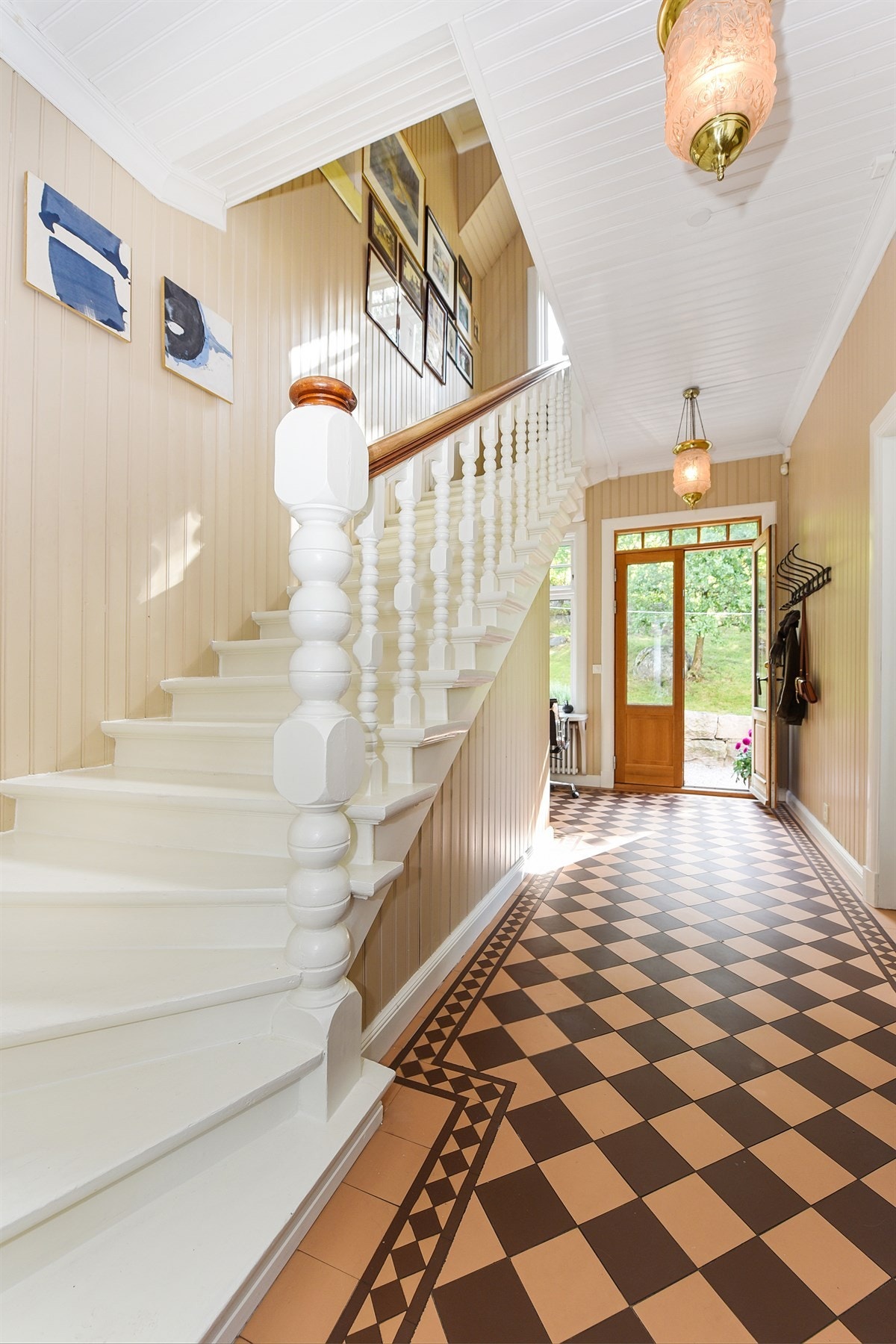 God gammel trapp i solid utførelse. Galleribilde