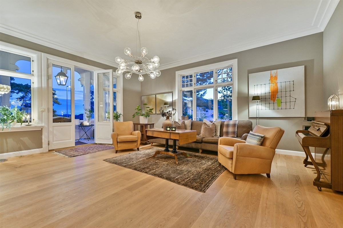 Husets 1. etasje har vannbåren gulvvarme tilknyttet bergvarmeanlegg. Galleribilde