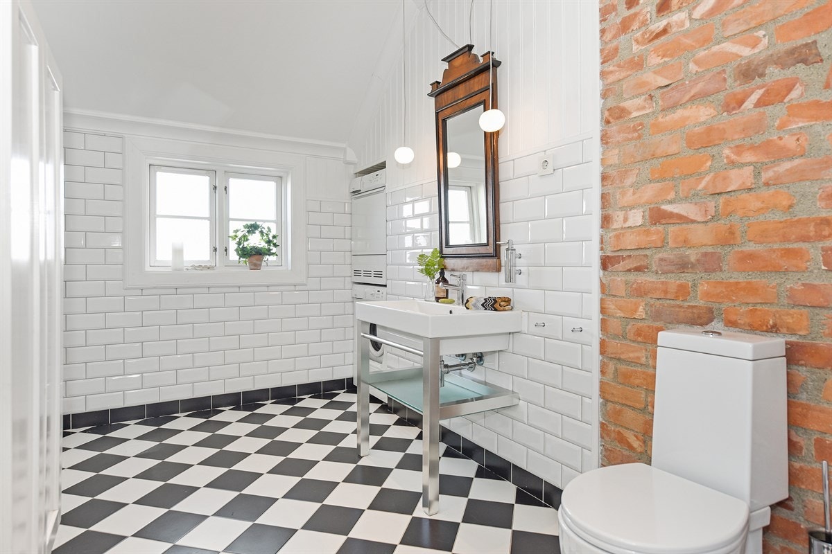 Et felt er forblendet med teglstein. Galleribilde