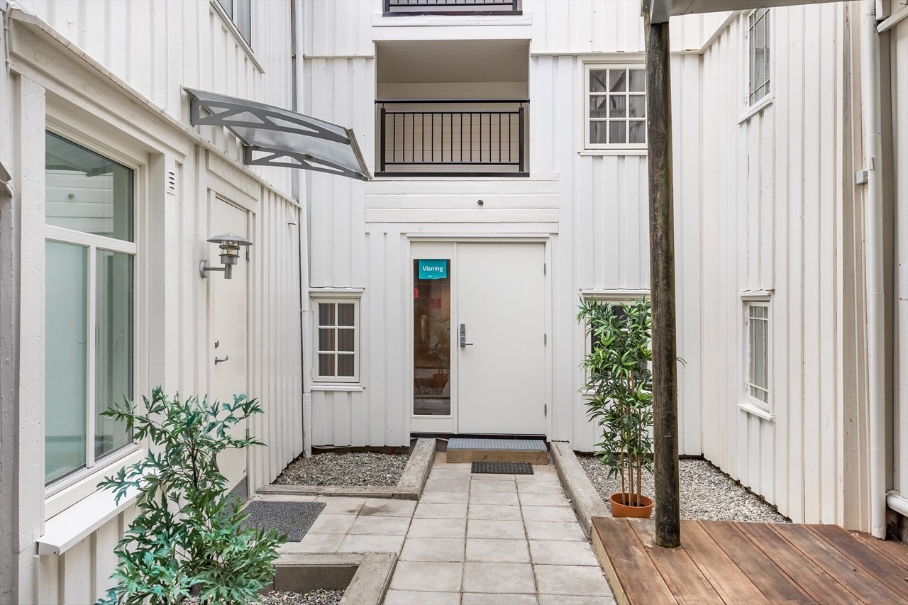 Pent opparbeidet, skjermet og stille bakgård. Galleribilde