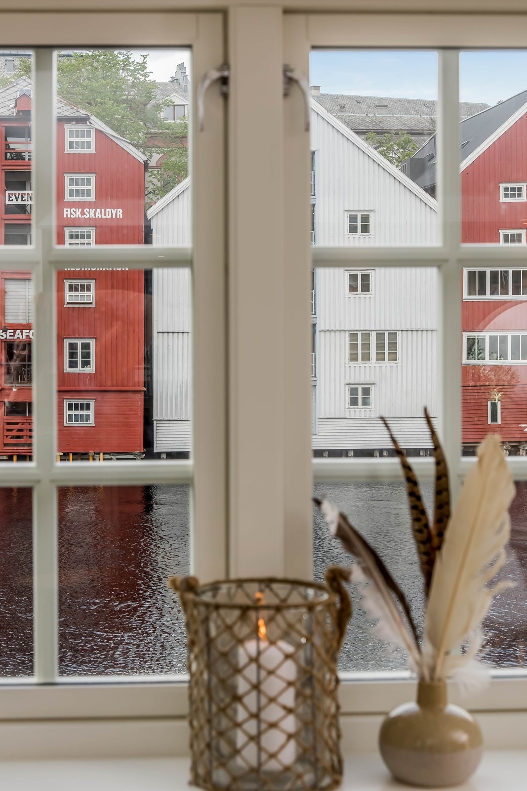 Utsikt mot Nidelva fra stue. Galleribilde