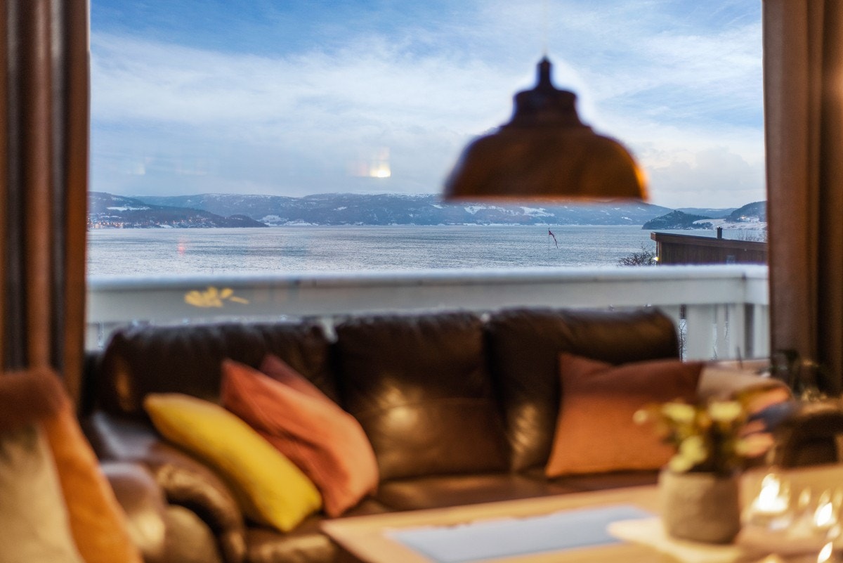 Herfra har du et godt overblikk over båtlivet på vannet. Galleribilde