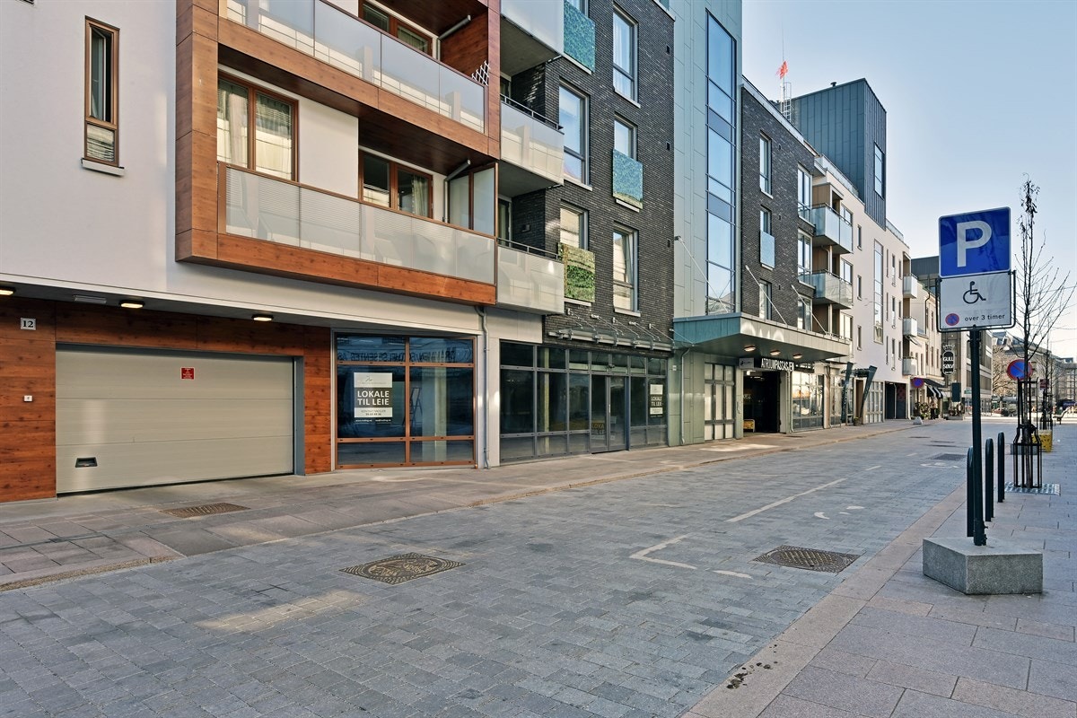 Innkjøring til felles garasjeanlegg. Galleribilde