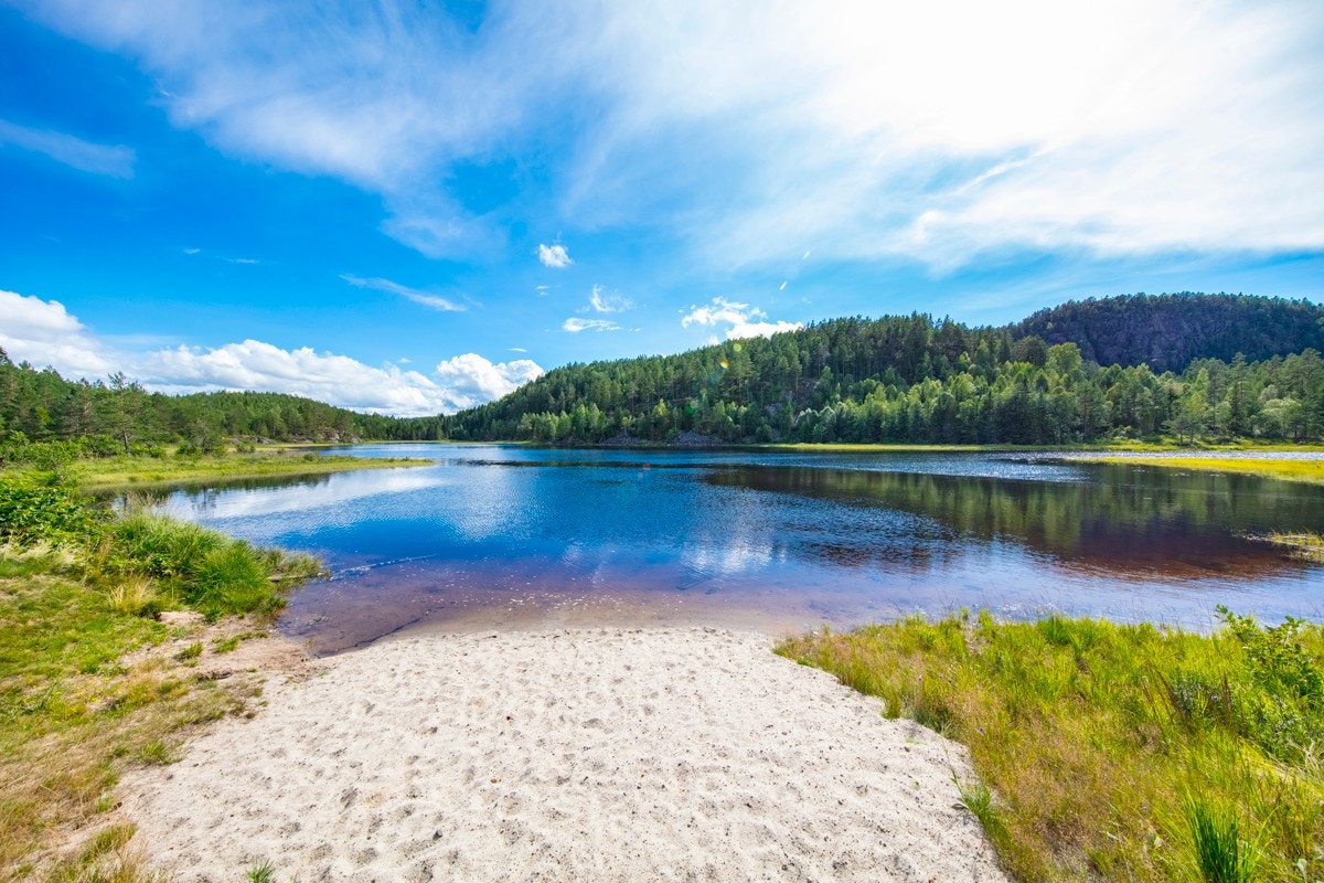 I Hauglandsgrenda er det også et flott friområde og badeplass, kalt Tekstodden. Galleribilde