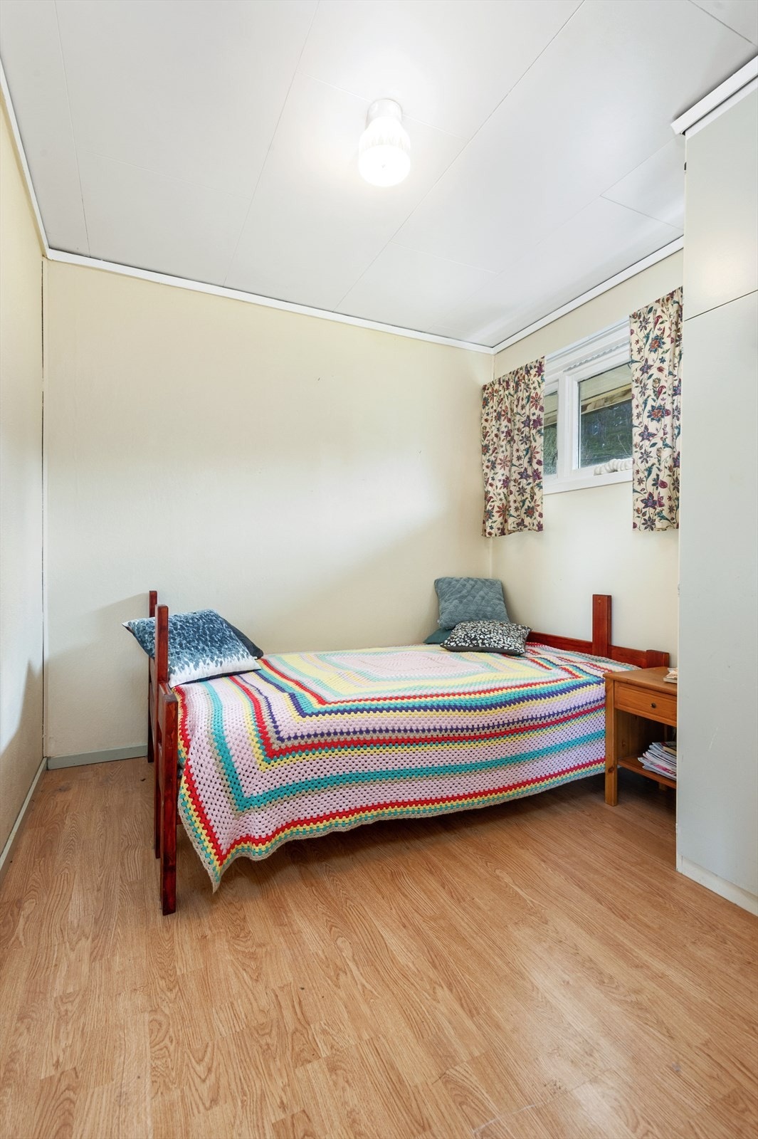 Bustaden har to soverom i kvar etasje. Galleribilde