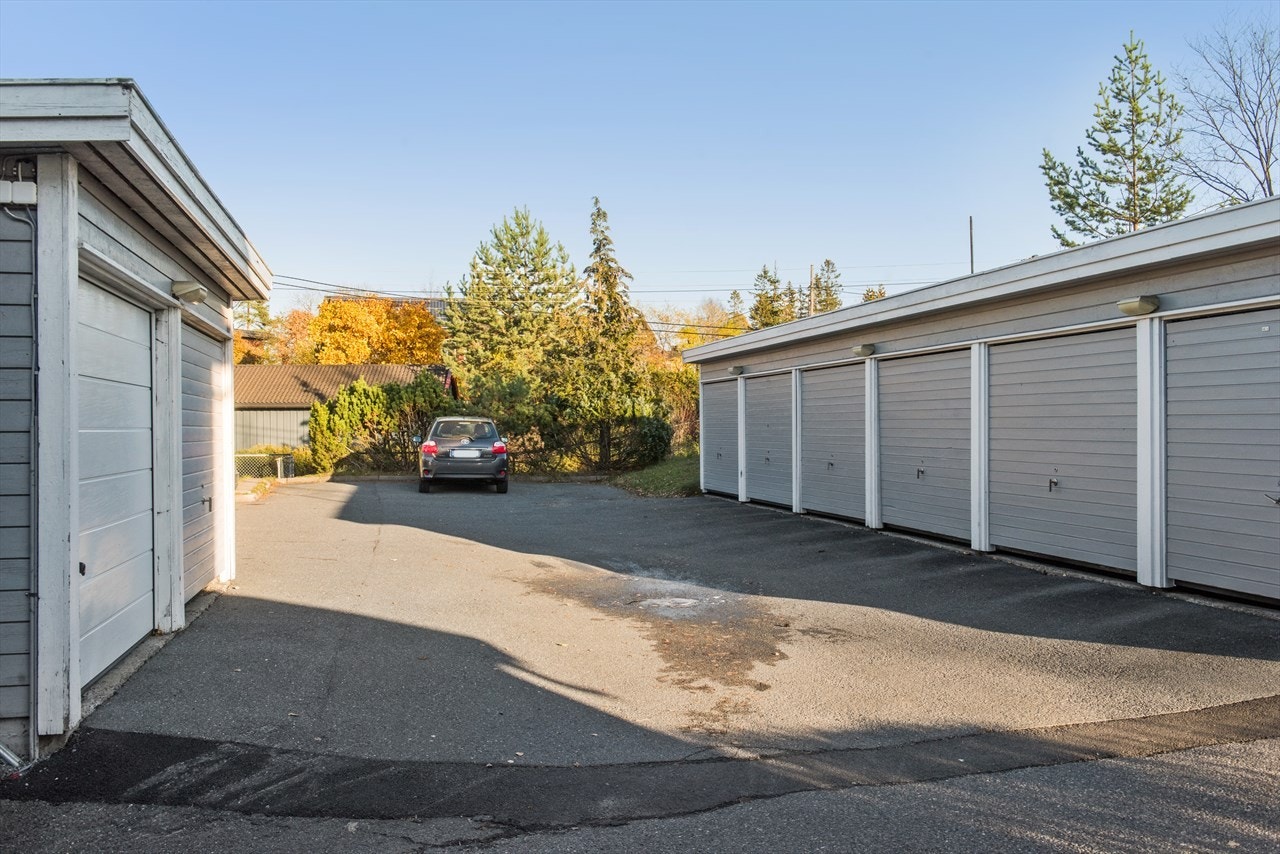Egen garasje på ca. 14m2 med elbillader fra Zapcharger Galleribilde