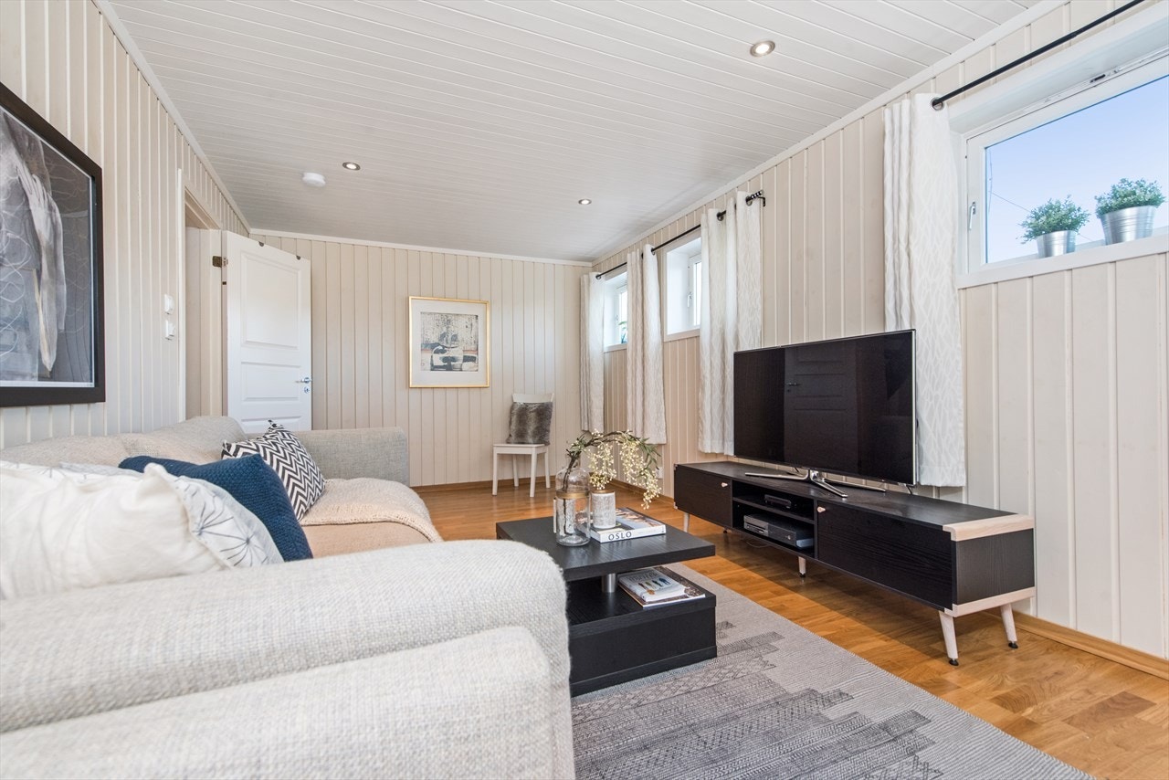 Soverom 4 som i dag brukes som kjellerstue Galleribilde