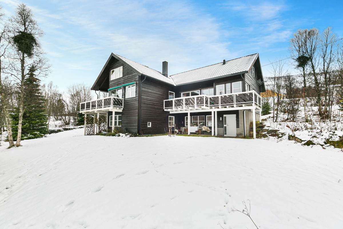 Stor og innholdsrik enebolig i et barnevennlig område i Kaldfjord