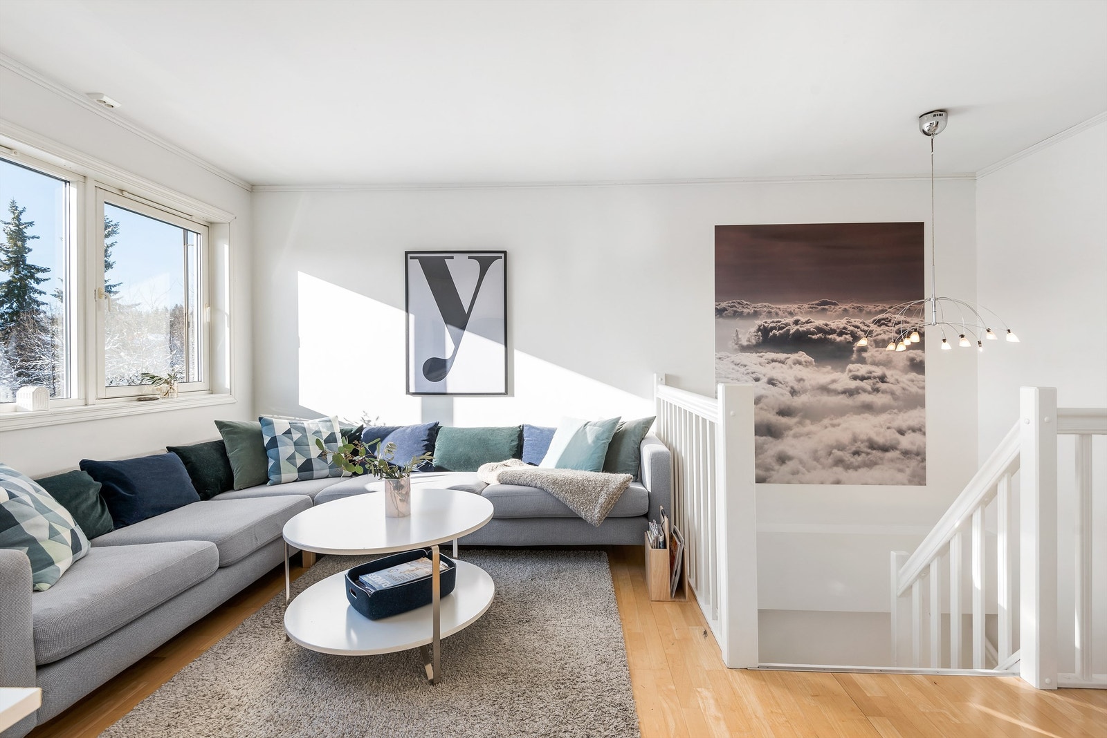 Boligen har en koselig tv-stue i andre etasje, noe som gir litt ekstra spillerom for familien. Galleribilde