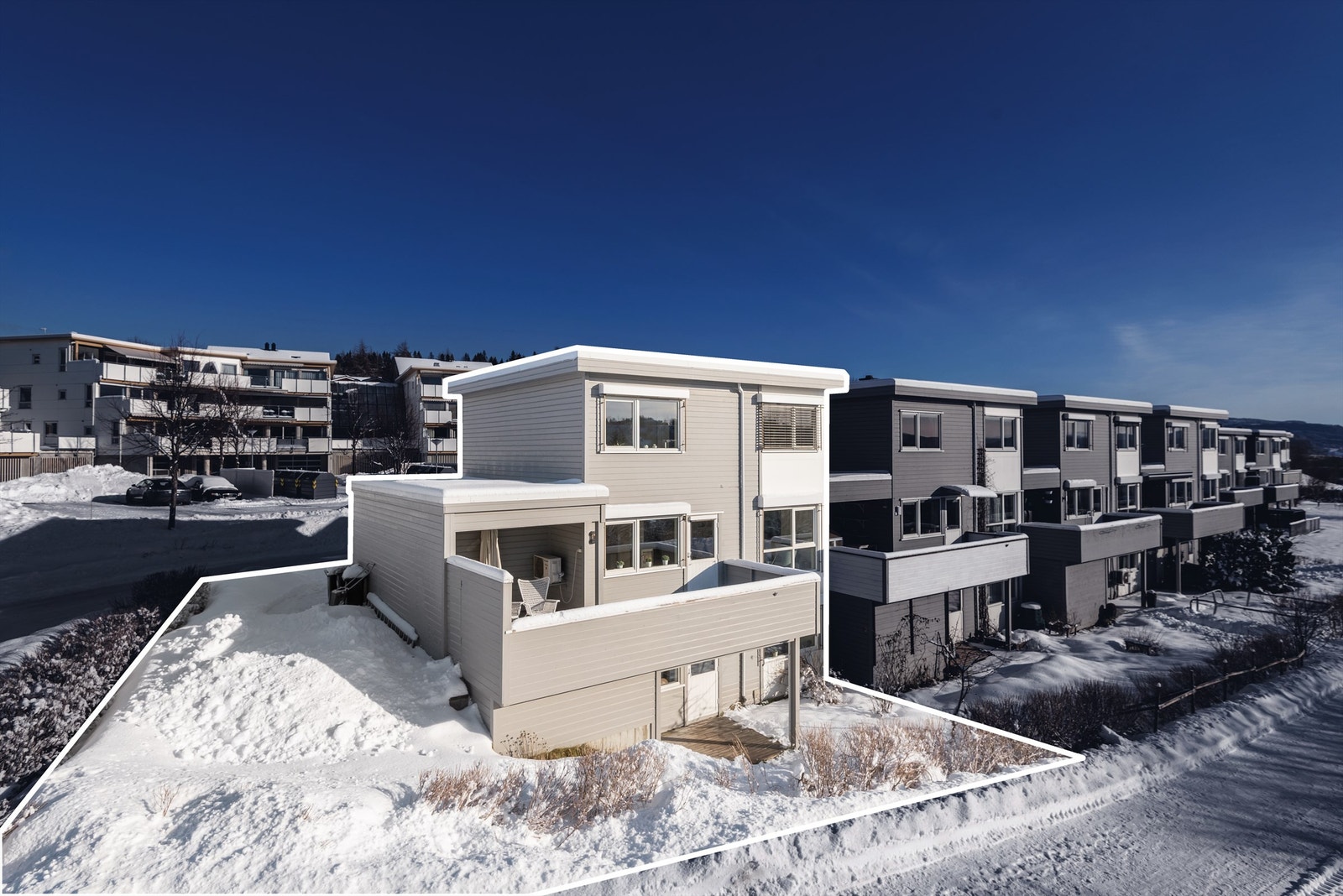 Boligen ligger i enden av rekken, noe som gir litt ekstra tomtestørrelse. Galleribilde