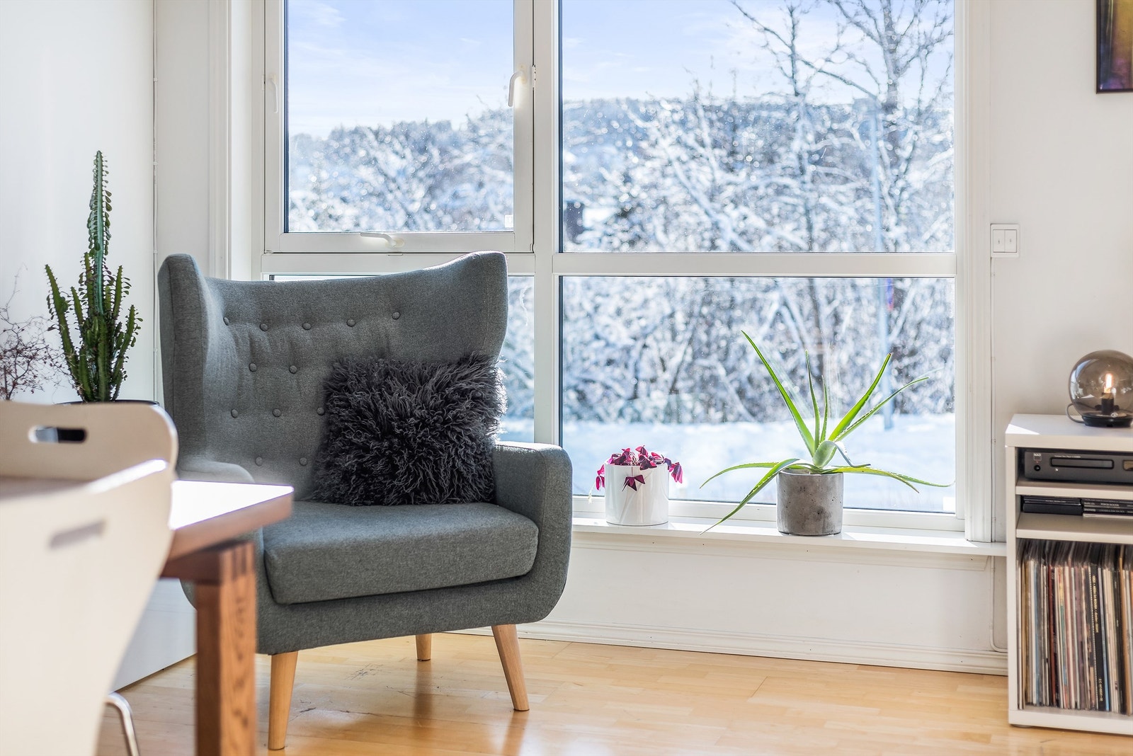 Eiendommen ligger på en høyde med gode solforhold og fin utsikt mot sørøst. Galleribilde