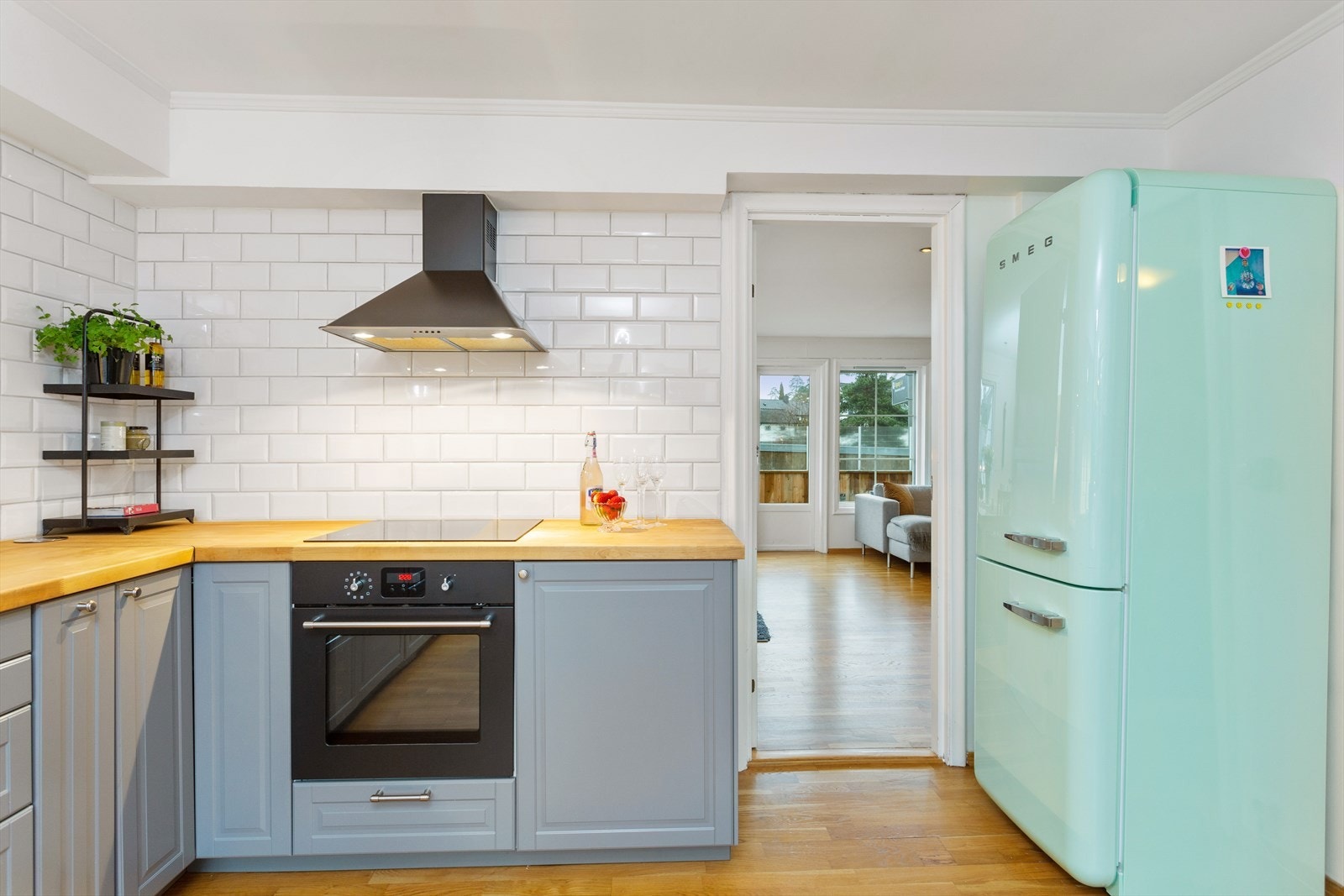 Innredningen har rikelig med skap- og benkeplass til glede for hobbykokken. Galleribilde