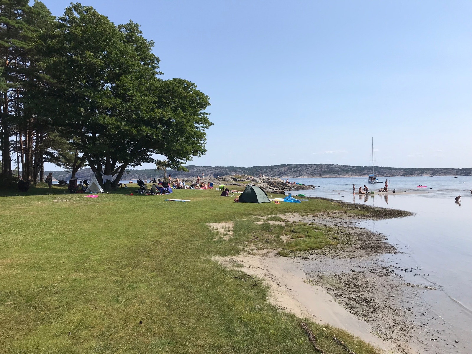 Stuevika - idyllisk badeplass for store og små Galleribilde