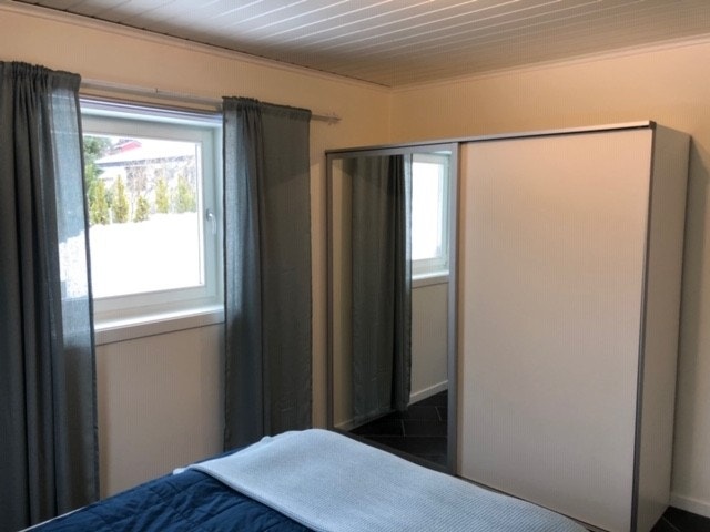 Soverom med god oppbevaringsplass Galleribilde