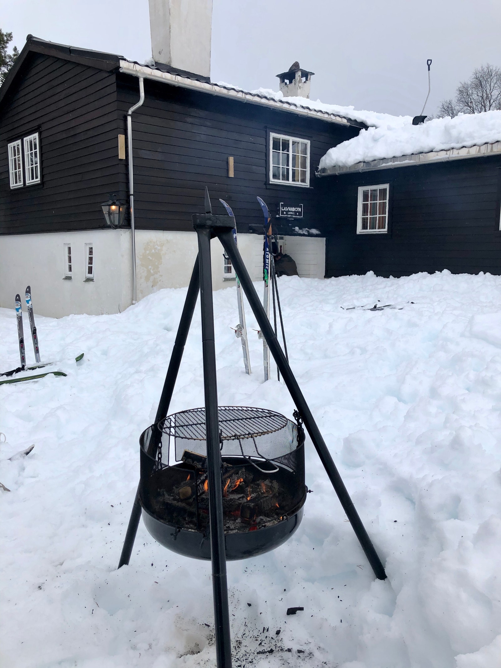 Grill - bålpanne (Foto: Siv Helen Lekven) Galleribilde