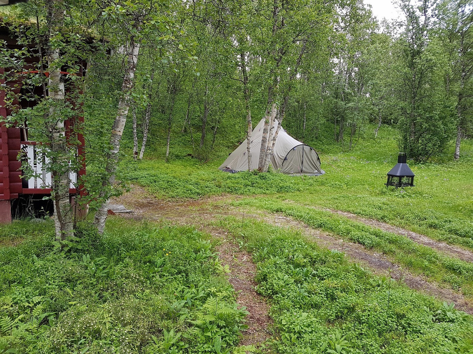 Tomten er på over 1 mål og har stort potensiale. Galleribilde