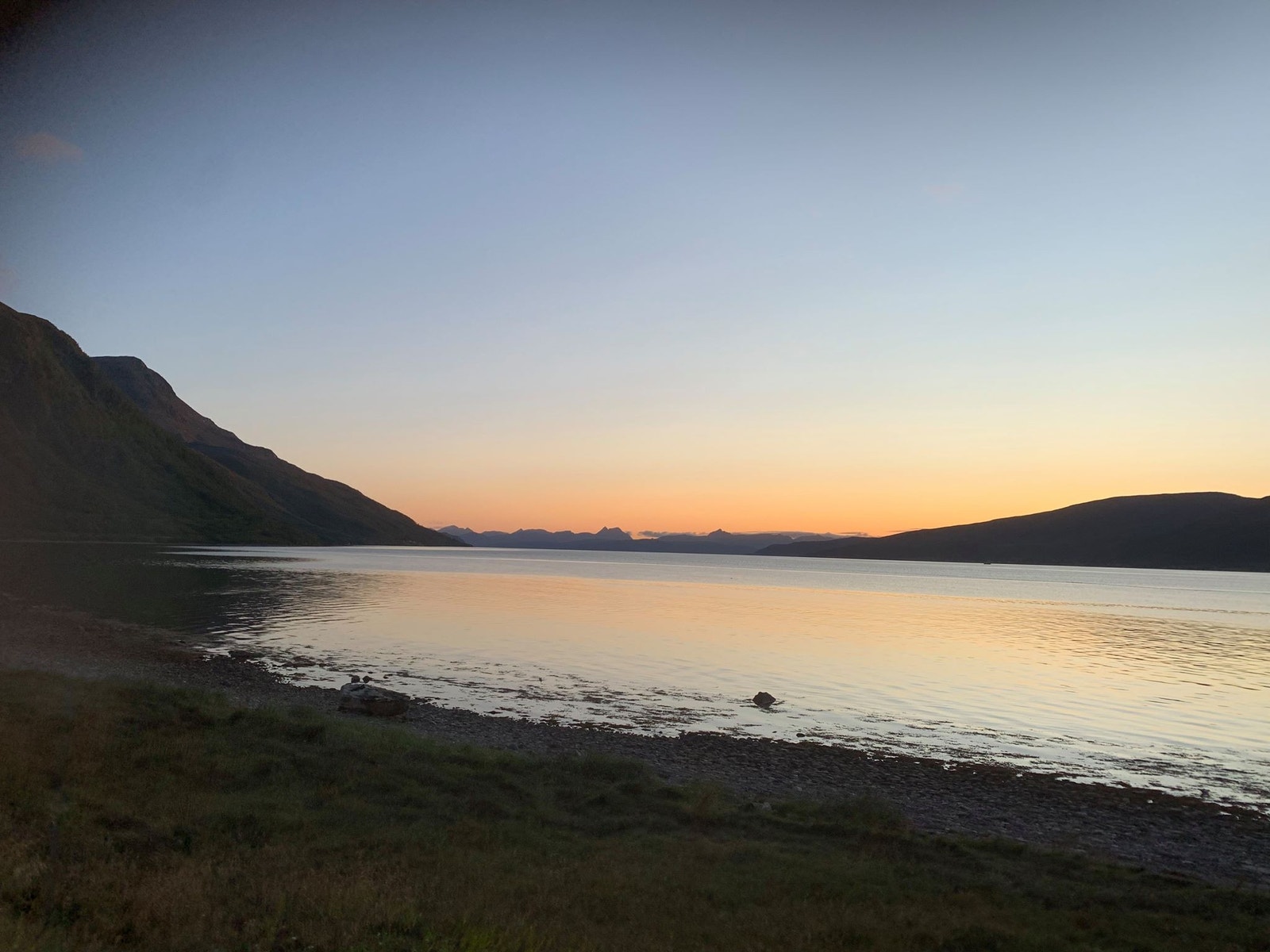 Nydelig strandlinje rett ned fra hytten Galleribilde