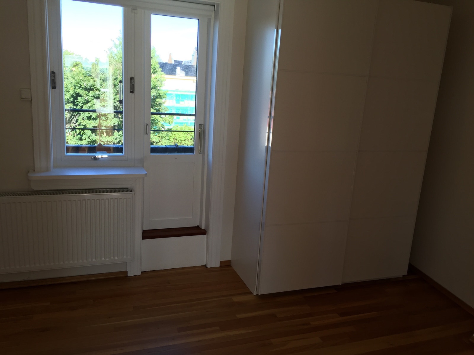 Soverom ut mot den ene terrasse Galleribilde