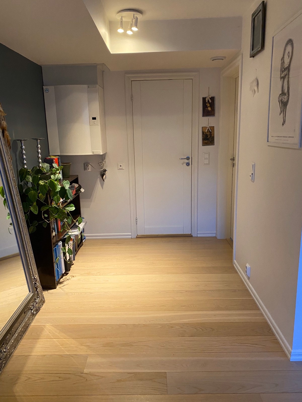Gang som fører til bad og soverom. Galleribilde