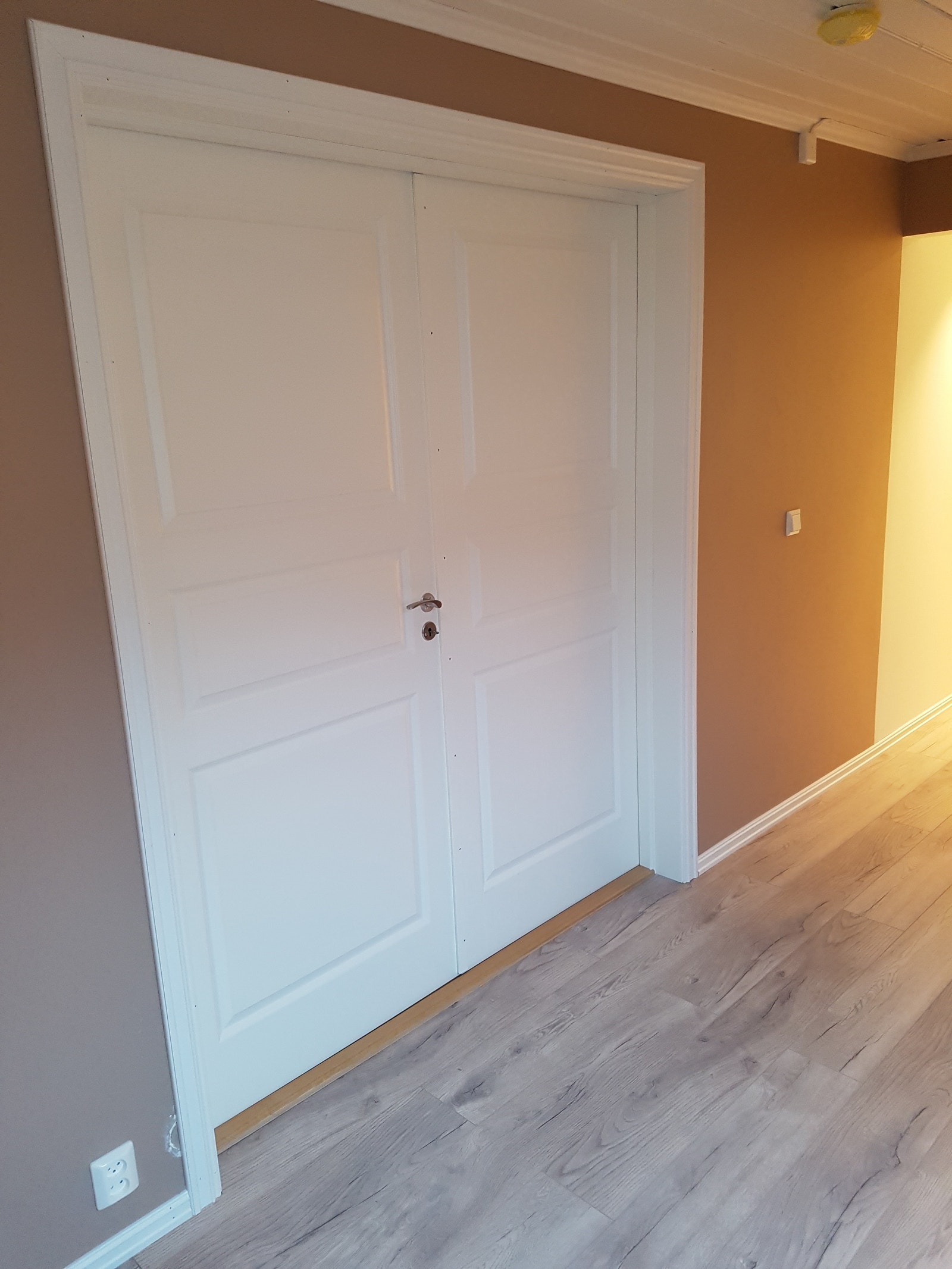 Dobbeldør inn til soverom/eventuelt utvidet stuerom hvis åpen Galleribilde