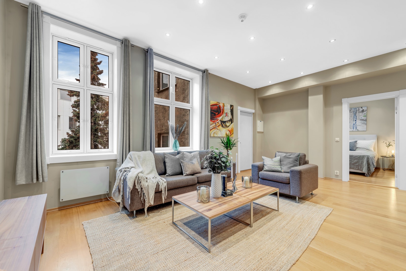 Lys og fin stue, vendt mot sør Galleribilde