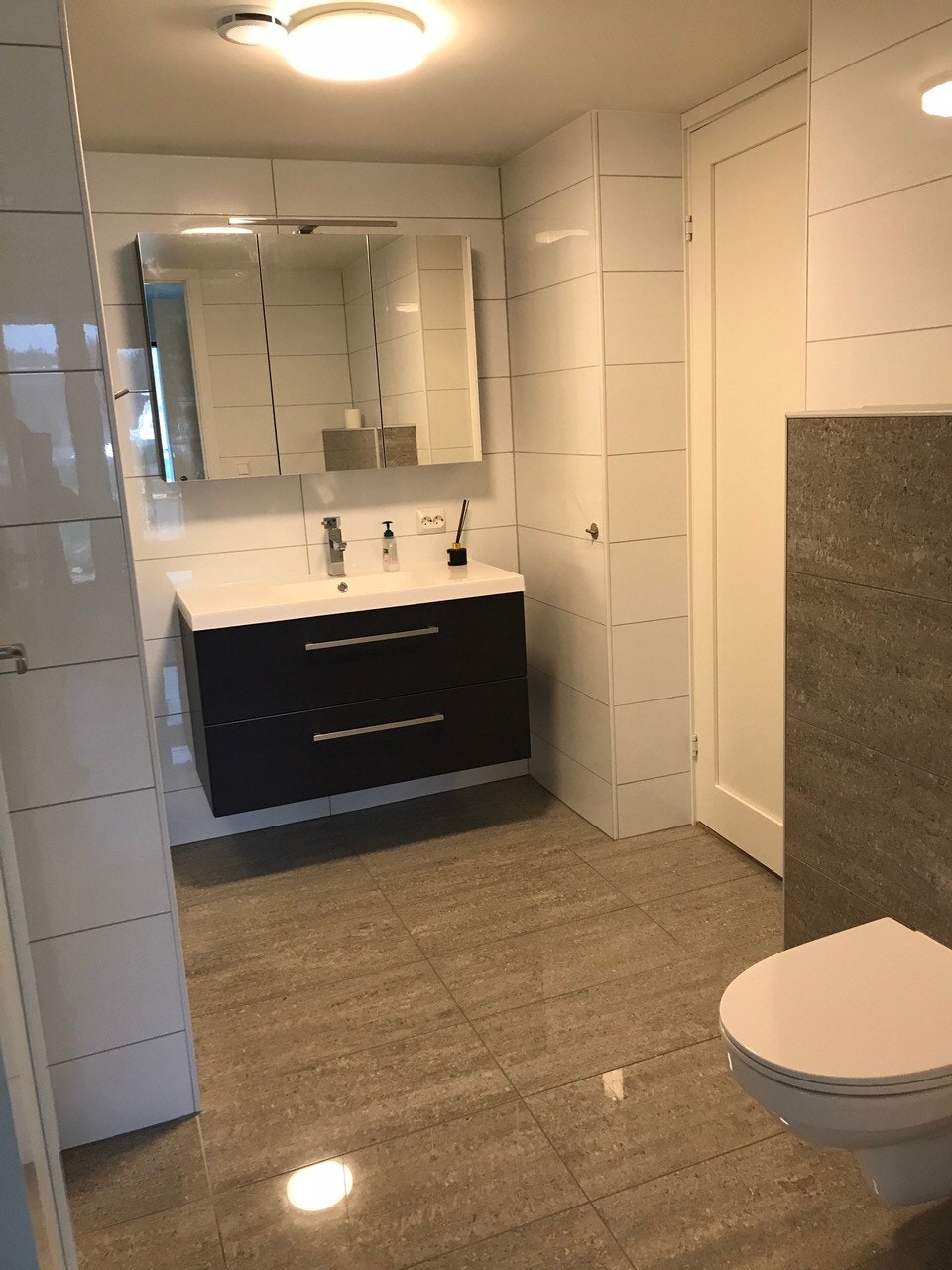 Romslig og pent bad Galleribilde