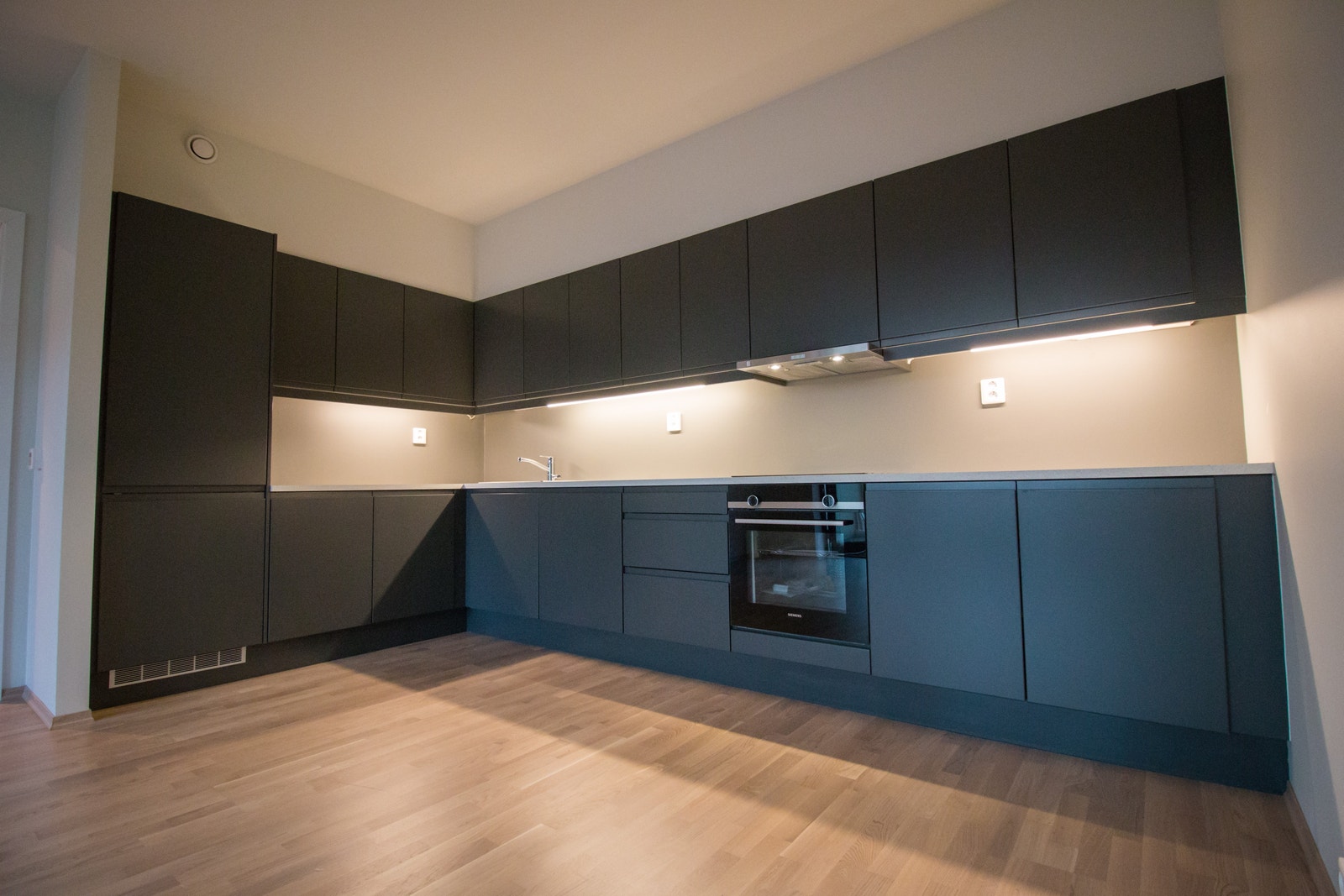 Sigdal kjøkken i mørk stil Galleribilde