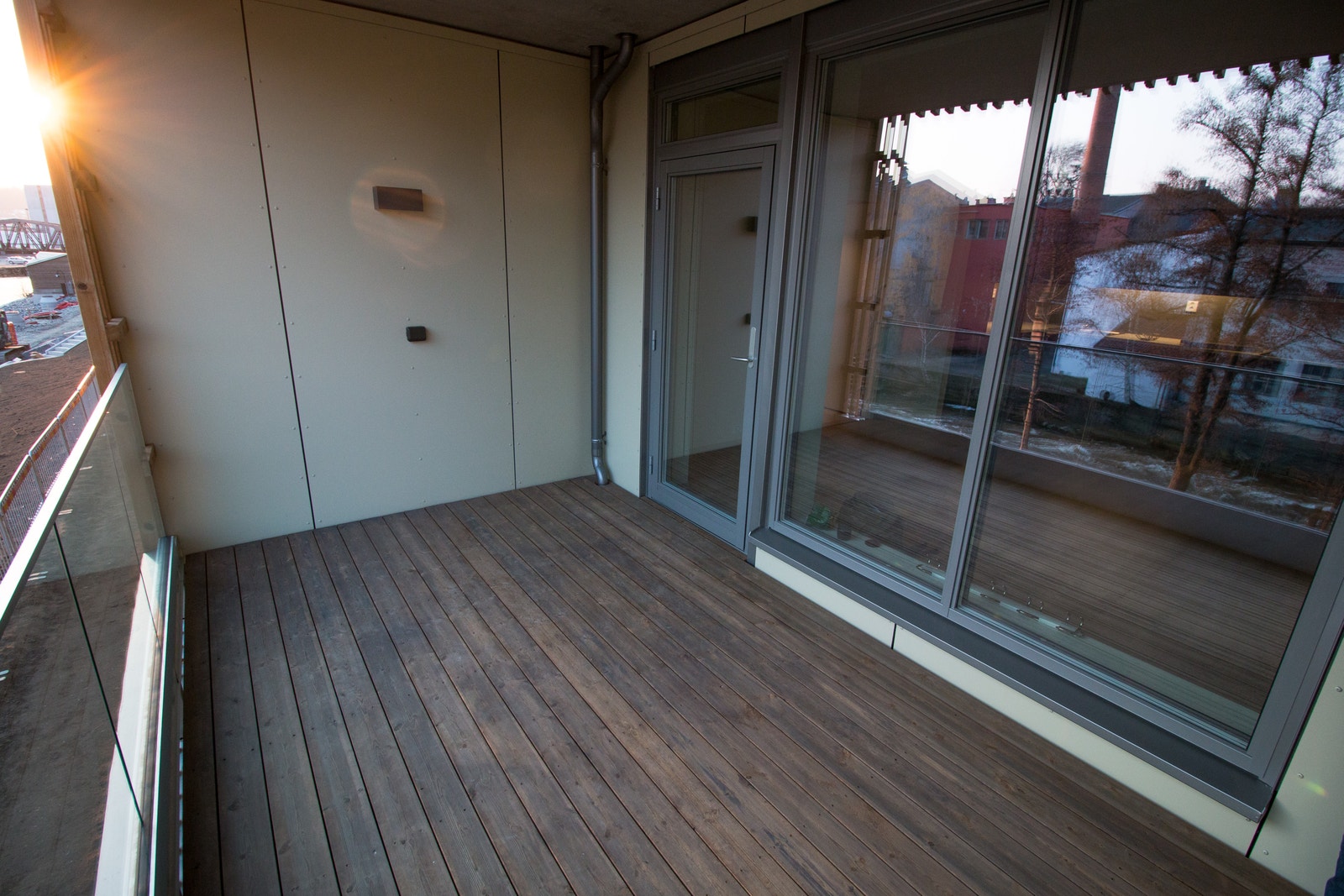 Romslig balkong Galleribilde