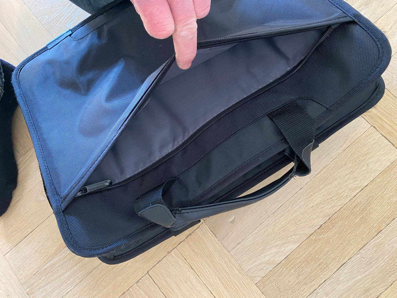 2 stk Lenovo PC vesker ubetydlig brukt. 13 av prisen! | FINN.no 2 stk Lenovo PC veske selges billig | FINN.no