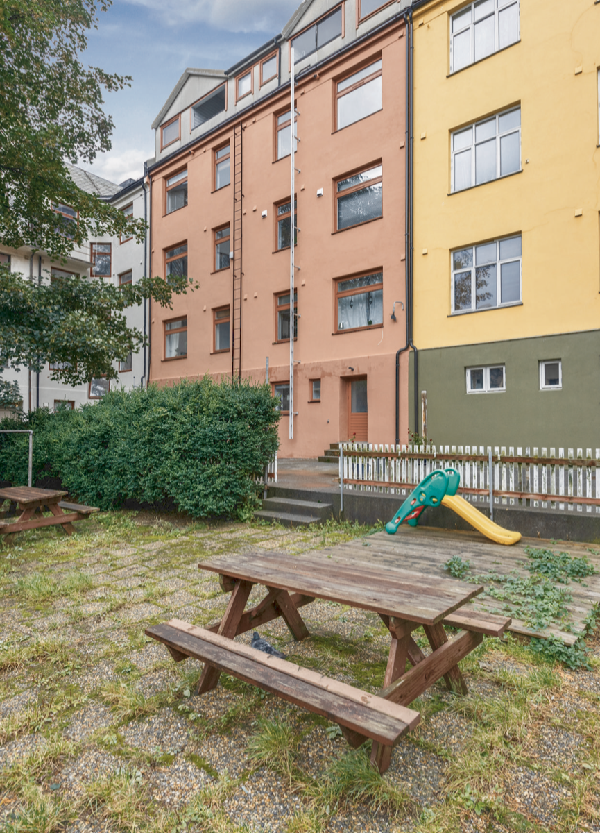 Bakgård Galleribilde