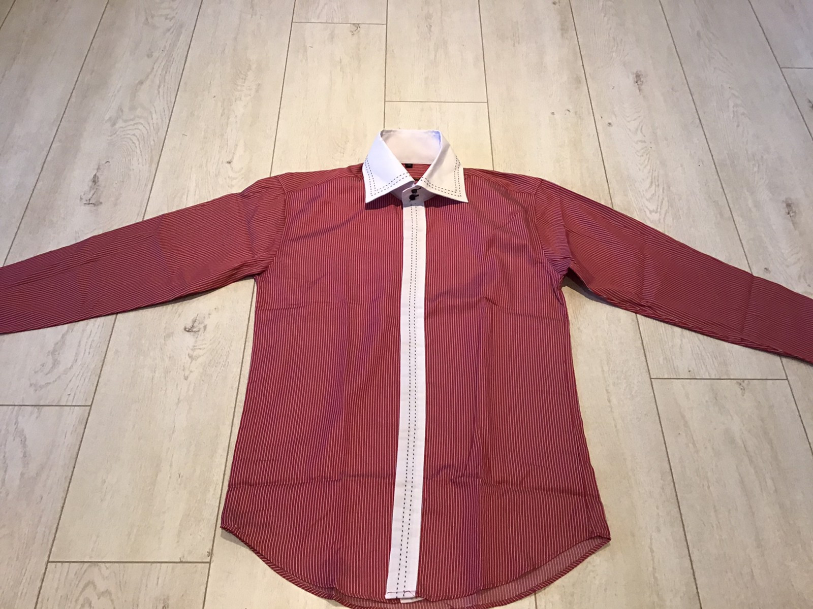 Spesiell vintage skjorte. Str M. The Men's Club. 190 | FINN.no Skjorte Mens Club str. 4116 | FINN.no