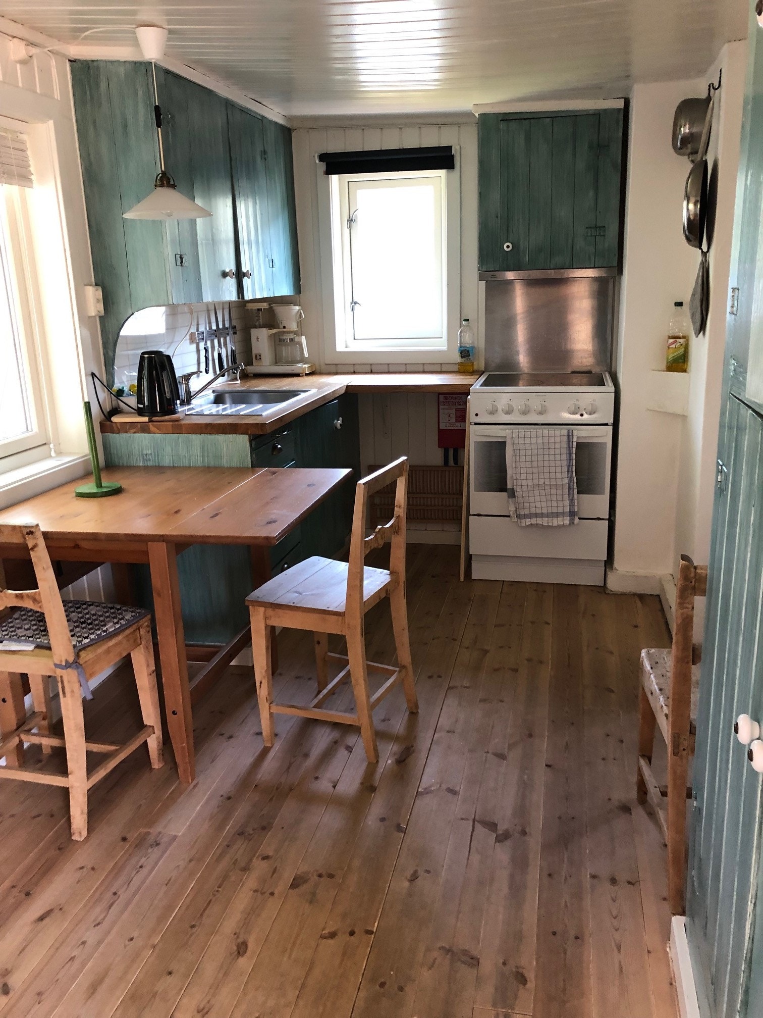 Kjøkken (i dag, kjøkkeninnredningen lys grå) Galleribilde