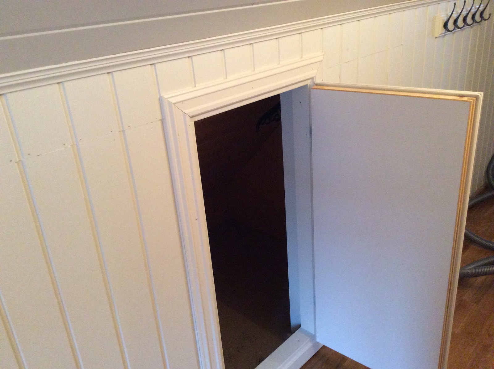 Mye garderobe,lagringsplass i kott både stue og gjesterom/kontor Galleribilde