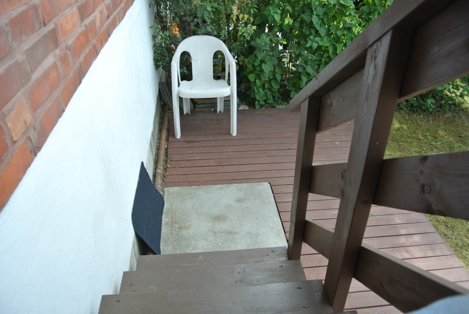 Trapp ned til hage/uteplass Galleribilde