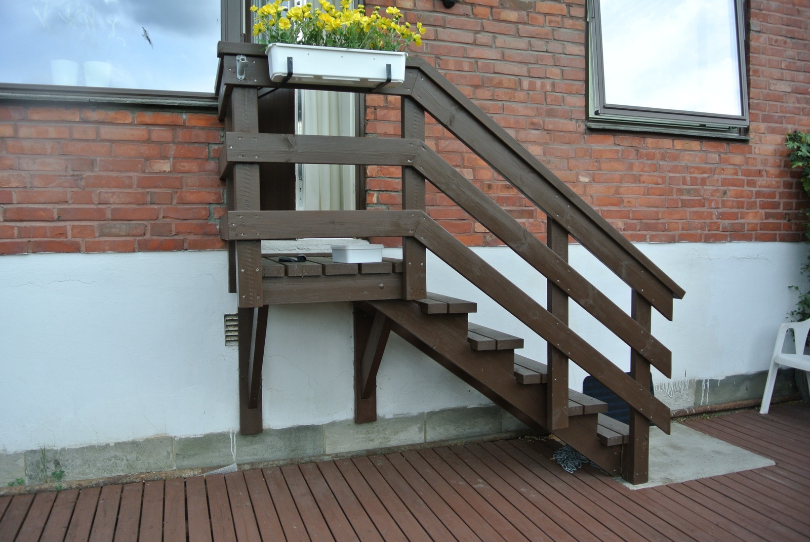 Trapp ned til hage/uteplass Galleribilde