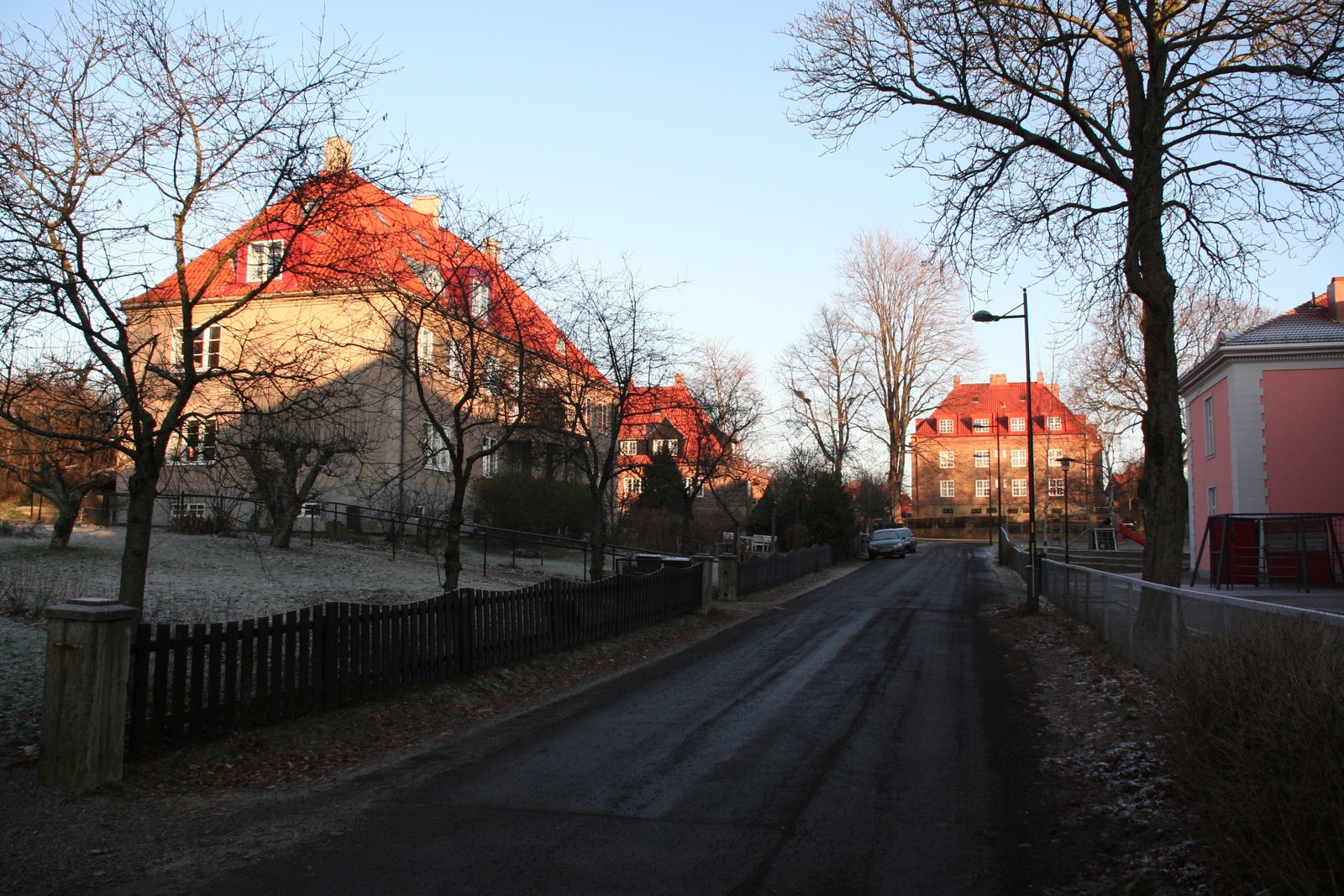 Vålveien 10 (Damplassen med Åpent bakeri og butikker rett rundt hjørnet) Galleribilde