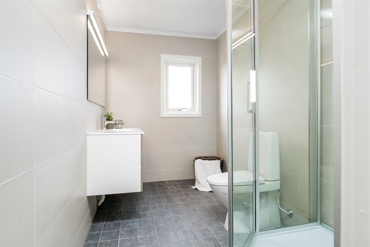 Badet med toalett Galleribilde