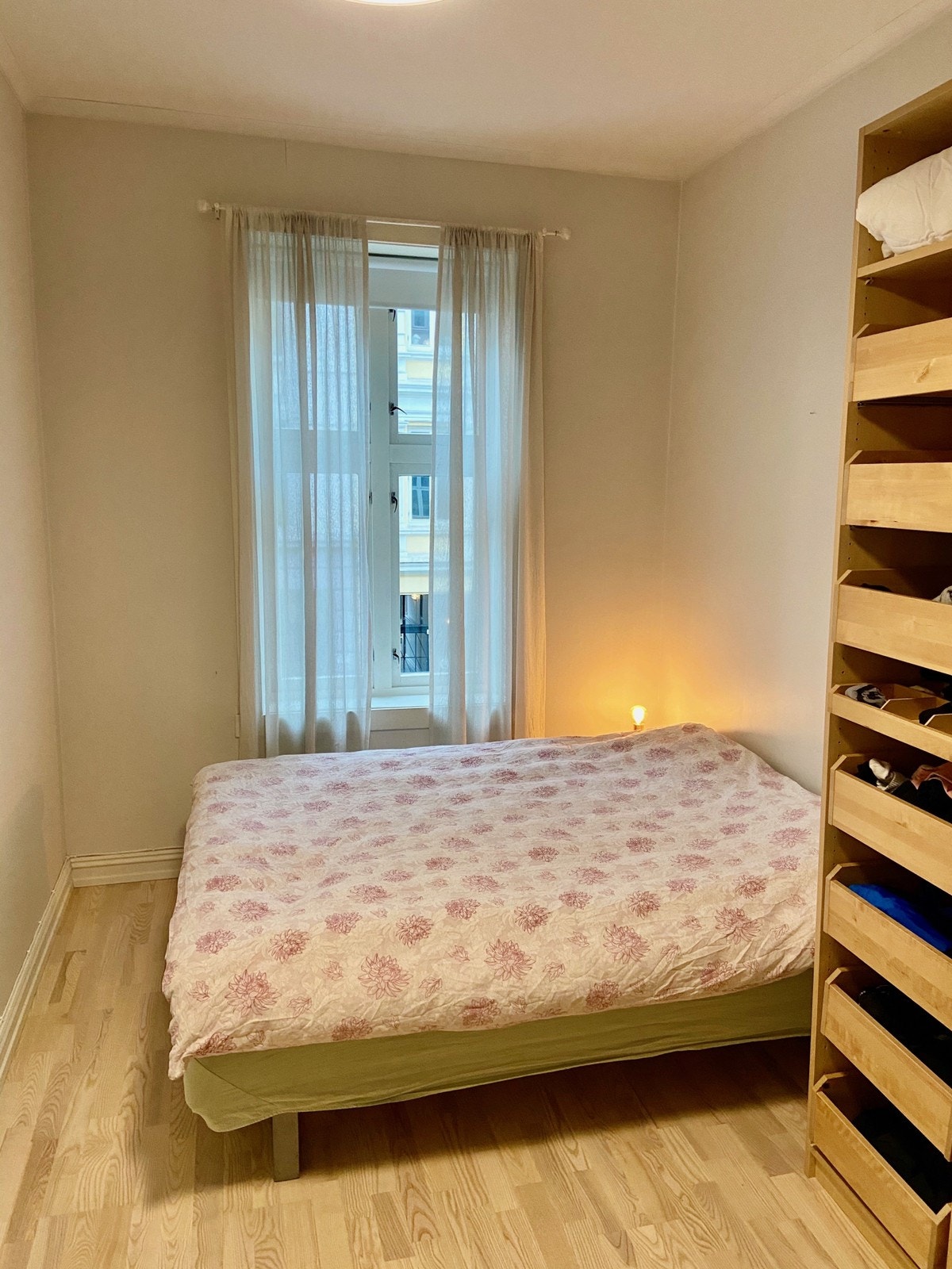 Soverom med mye skapplass Galleribilde