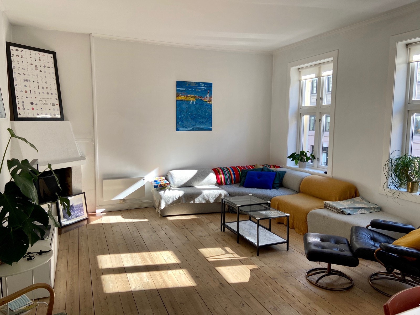 Tre store vinduer gir mye lys Galleribilde