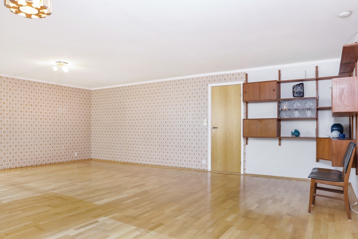 Fra stuen med dør ut til gangen Galleribilde