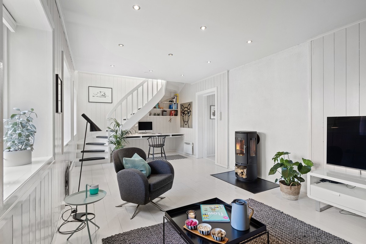 På de kalde høst- og vinterkveldene sørger den nyere vedovnen for varme og hygge. Galleribilde